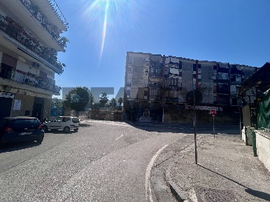 Foto Locale commerciale in Traversa Iv Cupa Capodichino 58, Napoli di 19 m²