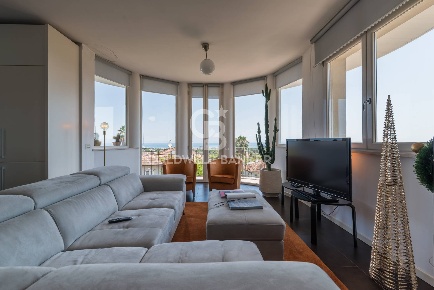 Foto Appartamento in Viale Caprera 10, Riccione Colle dei Pini di 100 m²