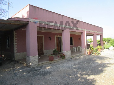 Foto Villa unifamiliare in via delle Zagare s.n.c, Augusta di 250 m²