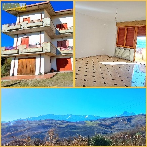 Foto Appartamento in Villa Stanchieri, Teramo di 142 m² con 7 locali