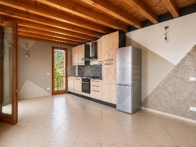 Foto Appartamento in via Loden snc, Zone Centro di 100 m² con 5 locali