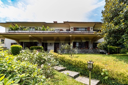 Foto Appartamento in via parini 8, Merone Centro di 170 m² con 4 locali