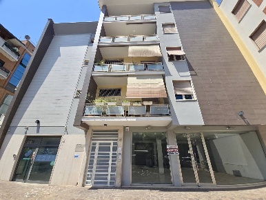 Foto Appartamento in via roma 153, Pomezia Pomezia Centro di 85 m²