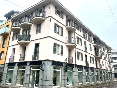 Foto Negozio in Via Trento, Sondrio Centro di 83 m² in vendita