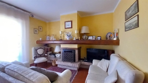 Foto Appartamento a Castagneto Carducci Centro di 120 m² con 6 locali