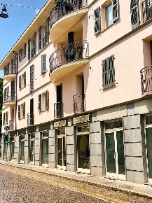 Foto Negozio in Via Trento, Sondrio Centro di 65 m² in vendita
