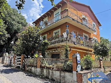 Foto Appartamento in STRADA SANTA GIUSTA 87, Terni Tuillo di 100 m²