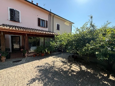 Foto Appartamento a Cecina di 140 m² con 7 locali in vendita