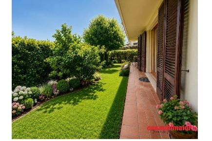 Foto Villa unifamiliare a San Giuliano Terme Ghezzano di 360 m² in vendita