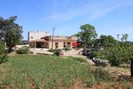 Foto Villa unifamiliare in Carpari, Martina Franca di 344 m² con 7 locali