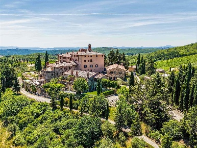 Foto Rustico a Gaiole in Chianti di 309 m² con 12 locali in vendita