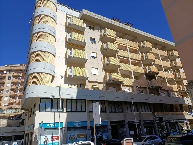 Foto Locale commerciale in Viale Trieste 131, Caltanissetta Centro