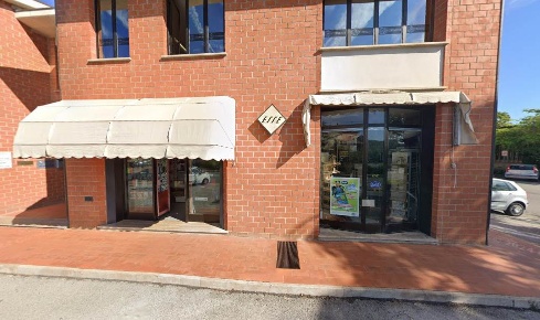 Foto Locale commerciale a Torrita di Siena Centro di 125 m² con 4 locali