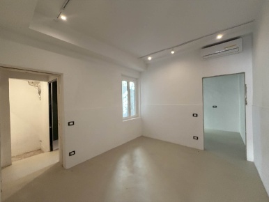 Foto Negozio a Firenze Le Cure di 28 m² con 2 locali in affitto