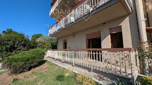 Foto Appartamento a Tuoro sul Trasimeno Centro di 85 m² con 3 locali