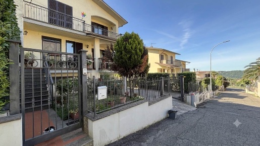Foto Villa a schiera in via Asinello, Montefiascone Centro di 120 m²