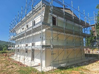 Foto Casa indipendente a Castelraimondo di 180 m² con 9 locali in vendita