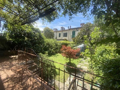 Foto Villa unifamiliare a Firenze Le Cure di 225 m² con 11 locali