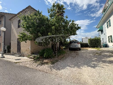 Foto Villa unifamiliare a Monte Porzio di 120 m² con 5 locali in vendita