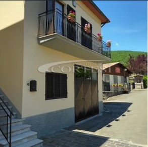Foto Villa unifamiliare in Località Centro Terrossola, Bibbiena di 94 m²