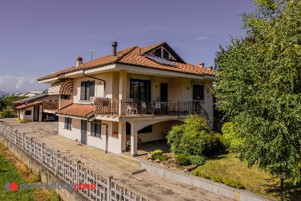 Foto Appartamento in Via vigone 49, Cavour di 165 m² con 6 locali
