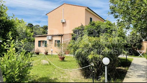 Foto Casa indipendente a Portoferraio Centro di 100 m² con 6 locali