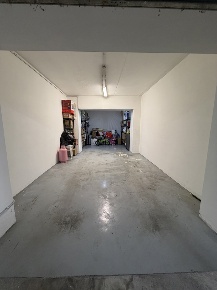 Foto Box in Via Degli Olivetani 3, Nocera Inferiore di 33 m² con 1 locali