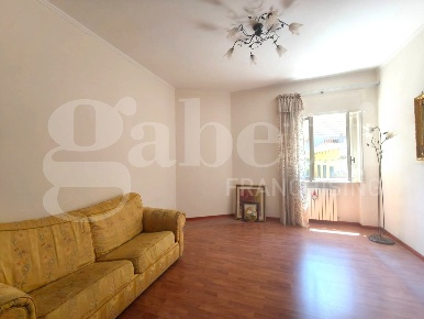 Foto Appartamento in Piazza POLI 13, Portici di 100 m² con 4 locali