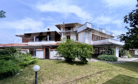 Foto Appartamento in Via alcide de gasperi 48, Dorno Centro di 295 m²