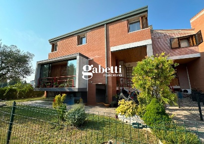 Foto Casa indipendente a Monselice Centro di 200 m² con 6 locali in vendita