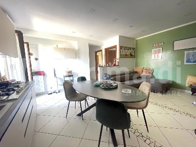 Foto Appartamento in Via CROCILLO 94, Quarto di 80 m² con 3 locali