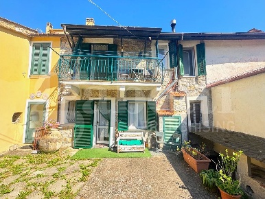 Foto Appartamento in Piazza Umberto Primo snc, Prelà di 181 m² con 6 locali