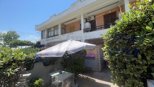 Foto Villa a schiera in Viale Danimarca 145, Pomezia di 35 m² con 2 locali
