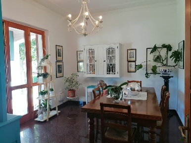 Foto Villa unifamiliare a Carrara Centro di 400 m² con 16 locali in vendita