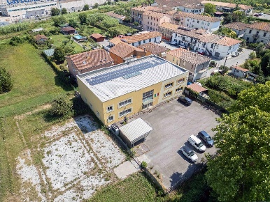 Foto Locale commerciale a Pisa Porta a Lucca di 1000 m² con 25 locali