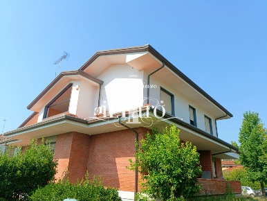 Foto Casa indipendente a Massarosa Bozzano, Quiesa di 330 m² con 10 locali