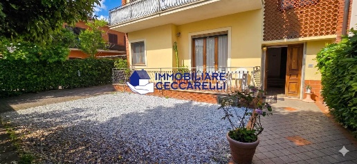 Foto Appartamento a Massa Ronchi - Poveromo di 80 m² con 5 locali