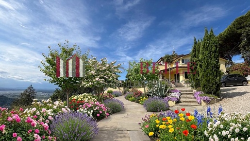 Foto Villa unifamiliare a Massarosa Bargecchia, Corsanico di 300 m²