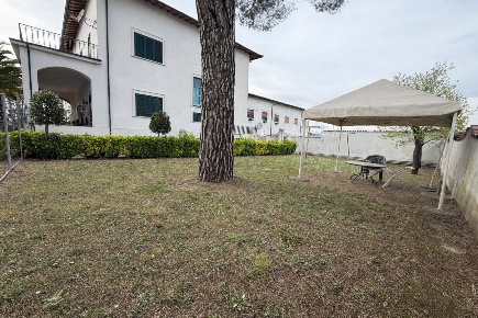 Foto Villa unifamiliare a Crespina Lorenzana Crespina di 600 m² in affitto