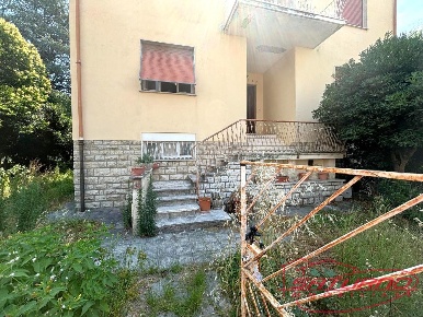 Foto Villa bifamiliare a Lucca San Marco - Acquacalda di 170 m² in vendita