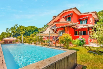 Foto Villa unifamiliare a Carrara Fontia, Fossola, Fossone di 220 m²
