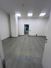 Foto Capannone industriale a Nola di 1820 m² con 14 locali in affitto