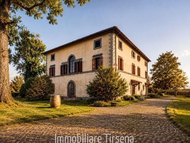 Foto Villa a schiera a Orvieto di 1936 m² con 15 locali in vendita