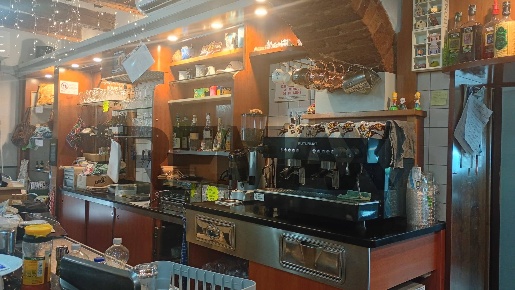 Foto Bar in piazza del Carmine, Pistoia Centro Storico di 90 m² in vendita