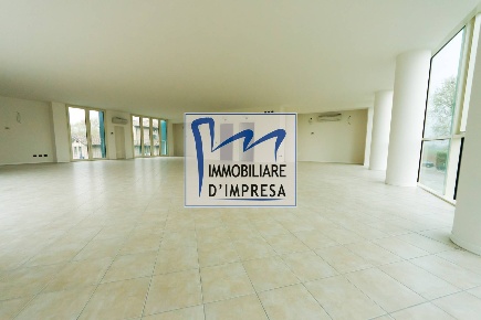 Foto Ufficio in Strada Langhirano, Parma Campus - Gaione di 145 m²