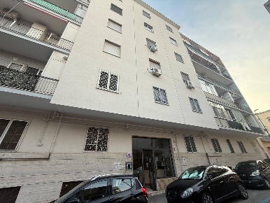 Foto Appartamento in Via Umberto Pierantoni, Napoli di 100 m² con 2 locali