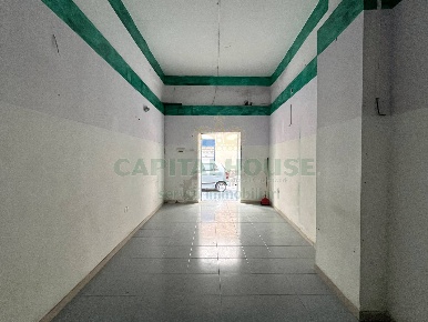 Foto Locale commerciale in via pier della vigna, Capua Centro di 38 m²