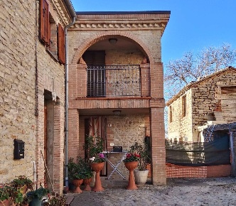 Foto Casa indipendente in Via D. Alighieri 1, Smerillo di 115 m² in vendita