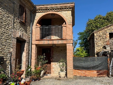 Foto Casa indipendente in Via D. Alighieri 1, Smerillo di 115 m² in vendita