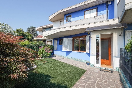 Foto Villa a schiera in Via Cardinal Testa 41, Boltiere di 160 m²